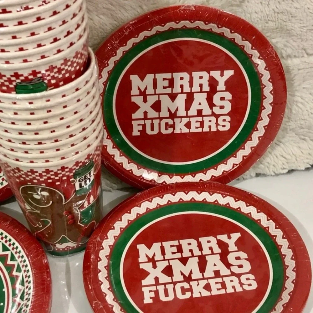 CHRISTMAS Spencer's Red and Green Christmas Disposable Tableware Set